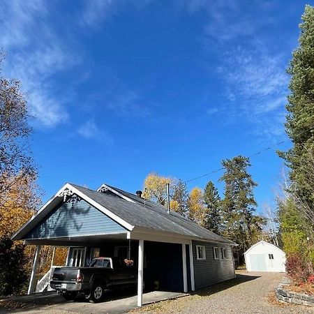 Le Chalet Bleu, Aux Pieds Des Monts-Valin Saint-David-de-Falardeau Екстер'єр фото