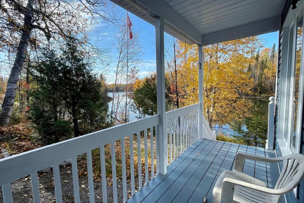 Le Chalet Bleu, Aux Pieds Des Monts-Valin Saint-David-de-Falardeau Екстер'єр фото